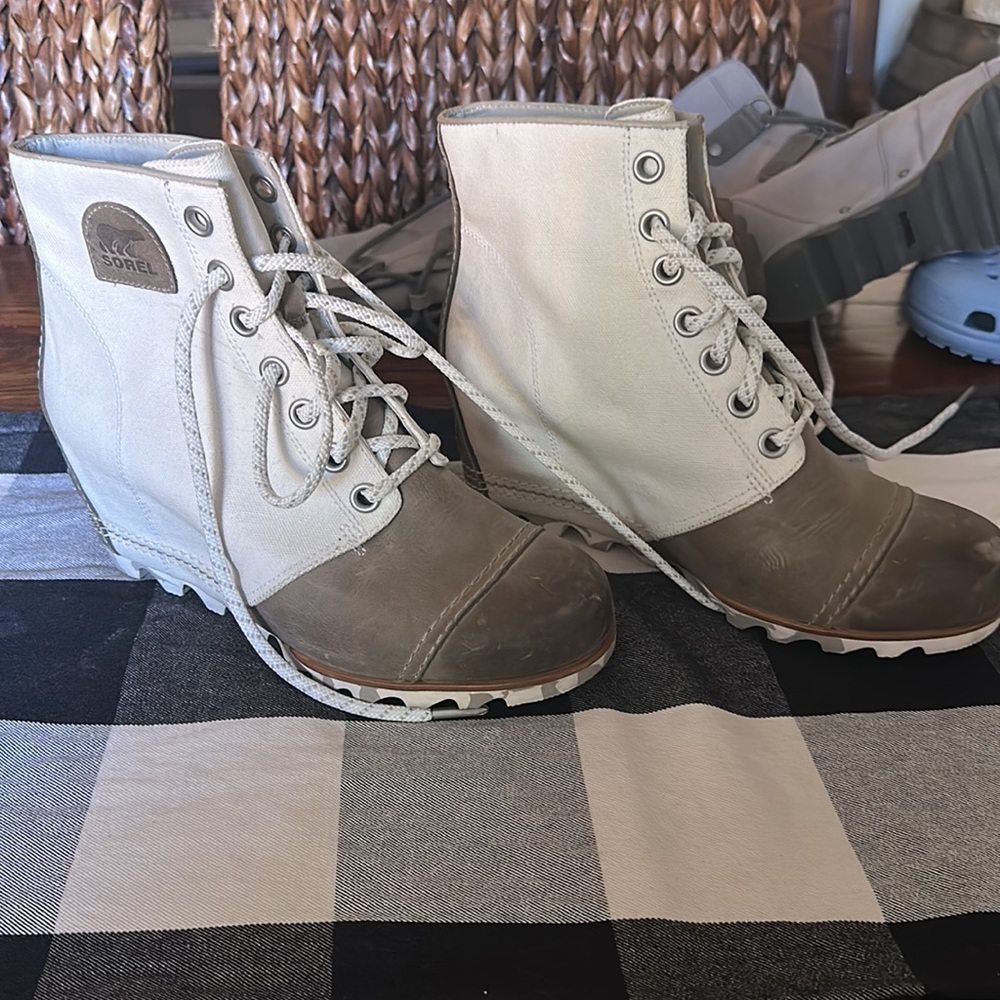 Sorel Wedges - Picture 2 of 2
